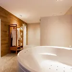 Πάρκο διακοπών Veluwe Villa Met Wellness En Binnenzwembad Wekerom