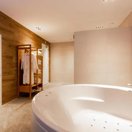 Villa Veluwe Met Binnenzwembad & Wellness - 12 Personen Wekerom