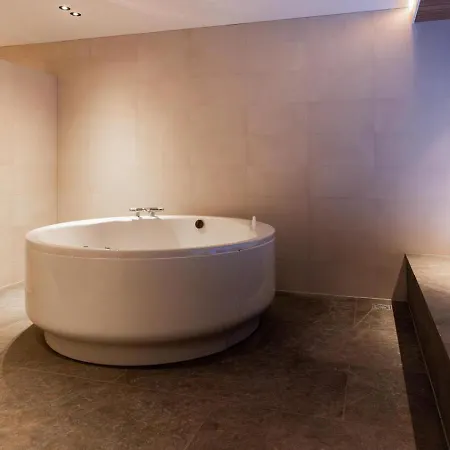 Villa Veluwe Met Binnenzwembad & Wellness - 12 Personen Wekerom