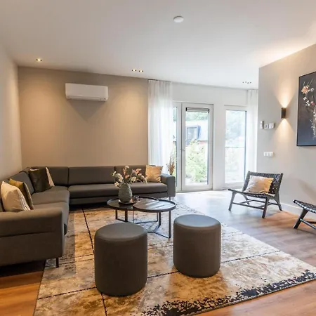 Veluwe Met Binnenzwembad & Wellness - 12 Personen Villa Wekerom