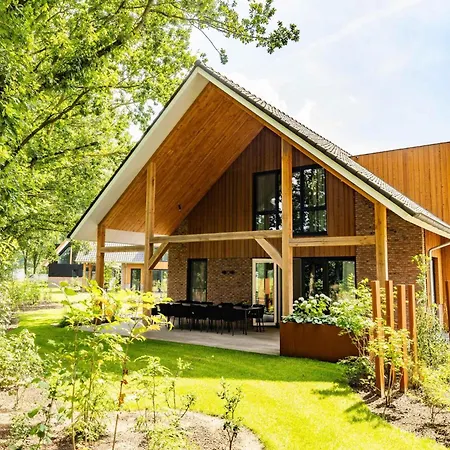 Veluwe Met Binnenzwembad & Wellness - 12 Personen - Valley Vila Wekerom