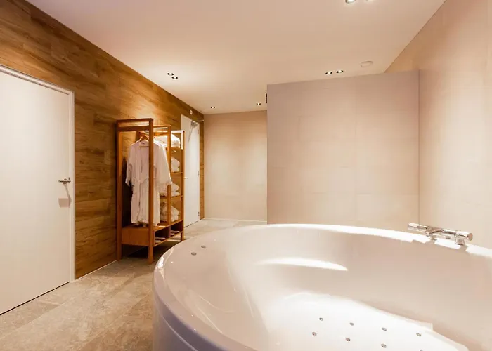 Vila Veluwe Met Binnenzwembad & Wellness - 12 Personen - Valley Wekerom