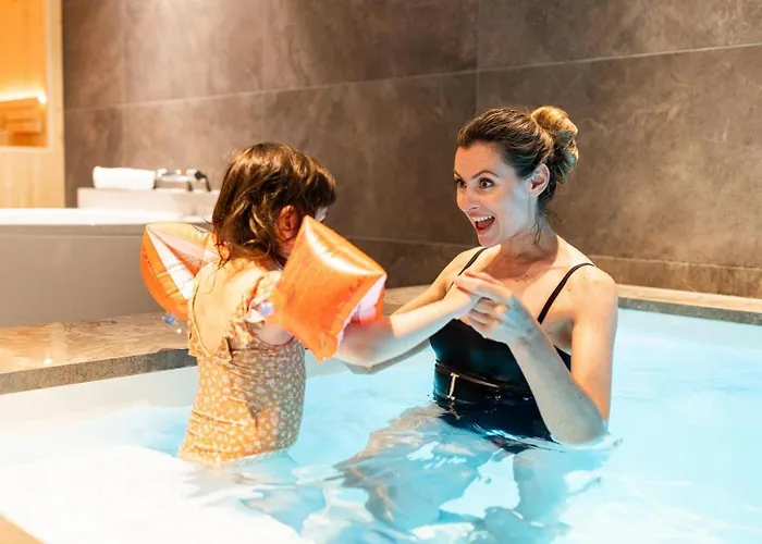 Veluwe Met Binnenzwembad & Wellness - 12 Personen - Valley Vila Wekerom