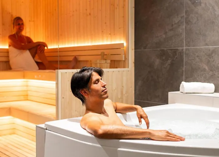 Veluwe Met Binnenzwembad & Wellness - 12 Personen - Valley Vila Wekerom